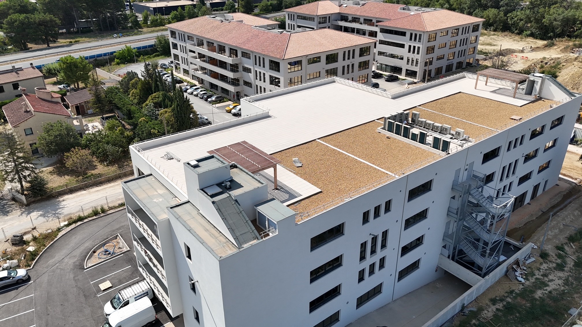 Location locaux professionnels en RdC 191m² - AUBAGNE 13400